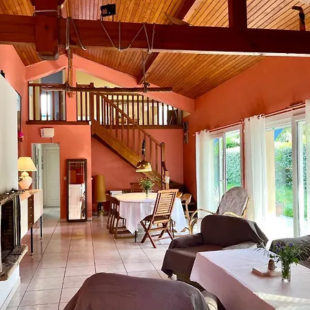 Maison De Vacances 8-10 Personnes *